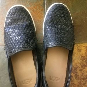 Round toe  slip on sneakers